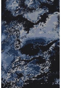 Diseño abstracto de tela que presenta tonos de azul marino, azul claro y gris. La textura parece suave con un patrón veteado a lo largo.
