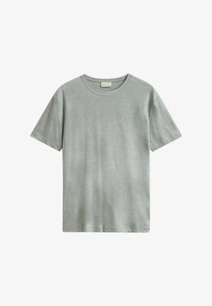 T-shirt en coton gris clair à manches courtes avec col rond, ourlet droit et étiquette de marque discrète à l'intérieur du col.