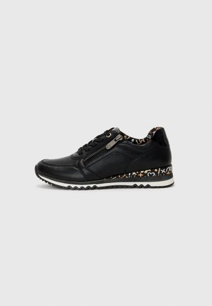 Trainers - black