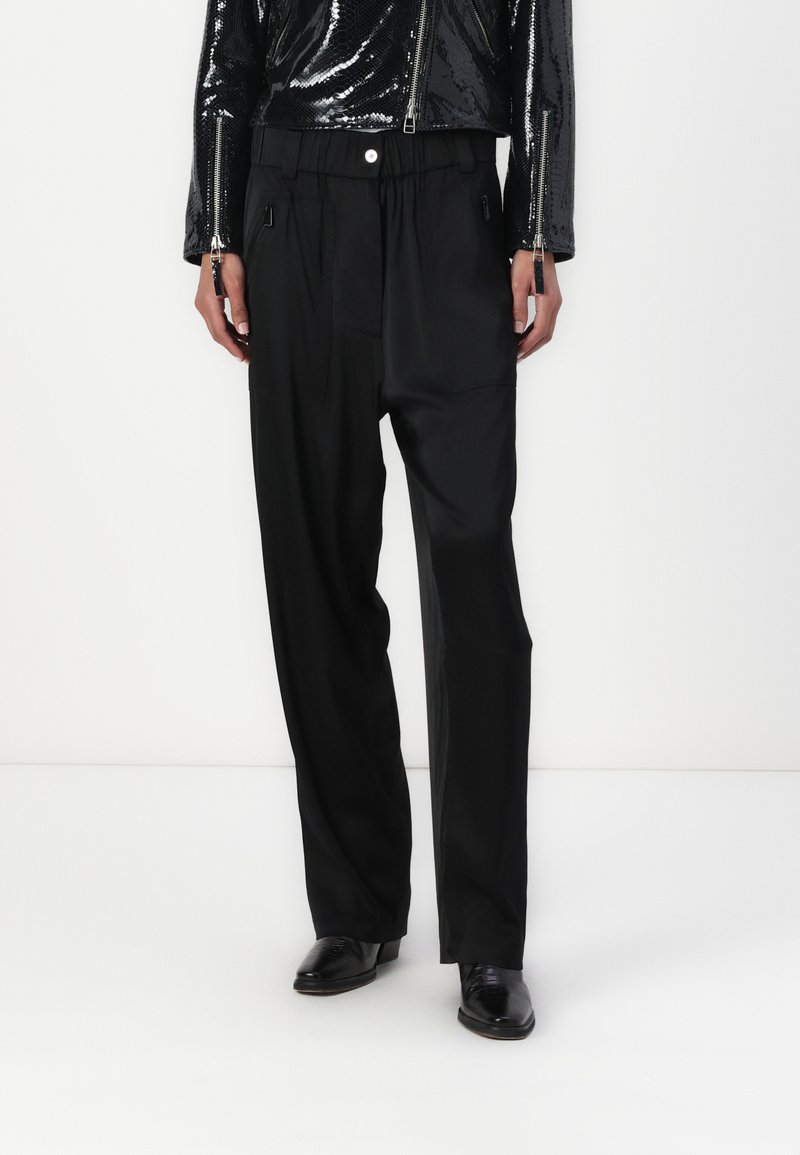 Pantalons larges noirs en tissu lisse, dotés d'une taille élastique, de poches zippées et d'une coupe décontractée pour un confort optimal.