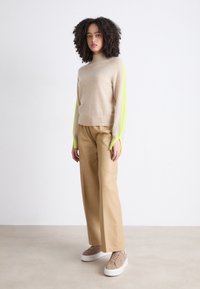 Επιλέχθηκε, amphora/crystal grey