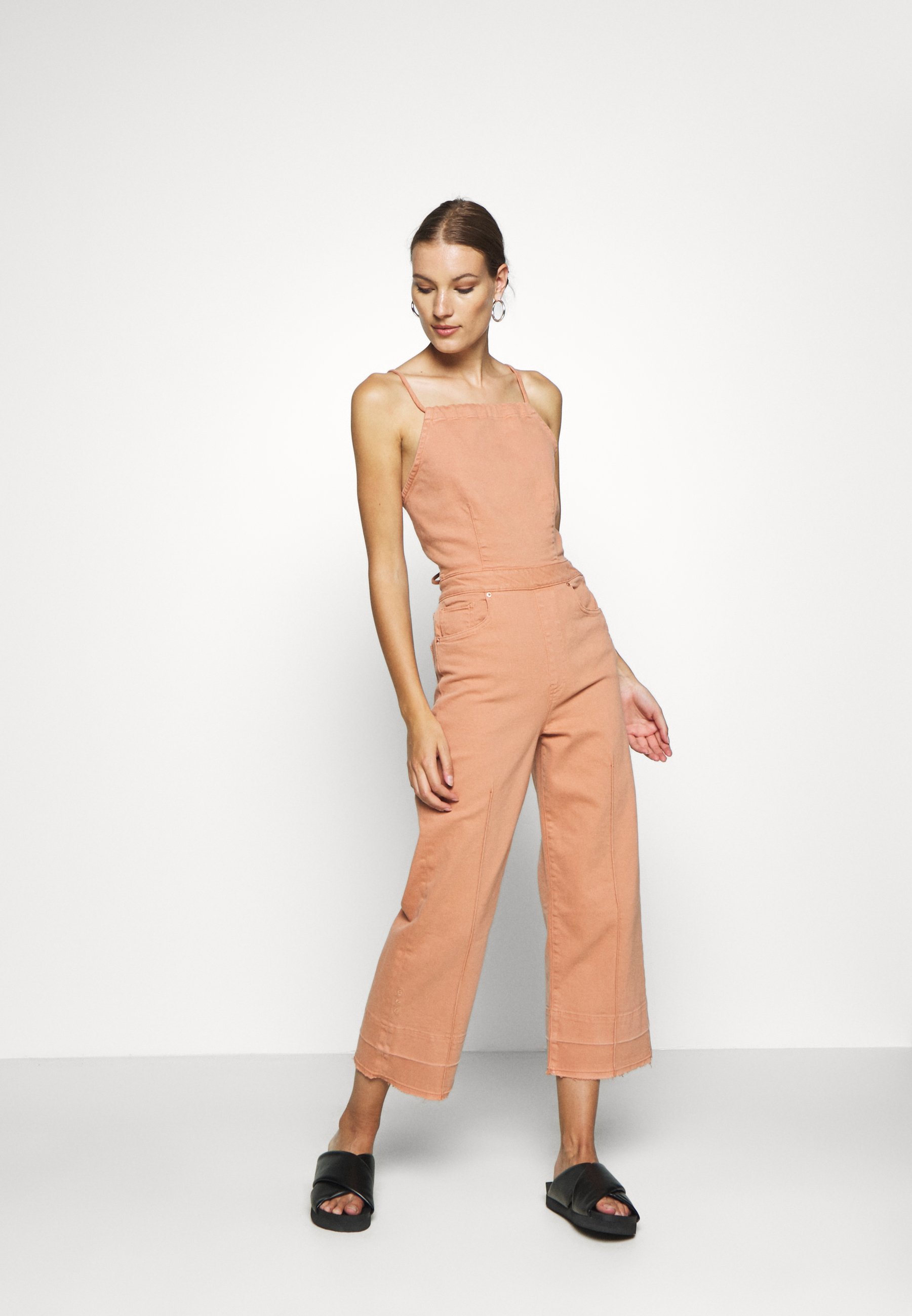 Ética Jumpsuit tan Zalando.no Abercrombie & Fitch SMOCKED BODICE - Jumpsuit - brown cow