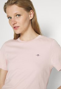 GANT SHIELD - T-shirt basic - faded pink