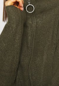 Noisy May Sweter