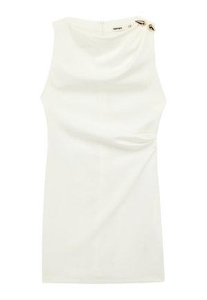 Ärmelloses weißes Kleid mit hohem Ausschnitt, leichter seitlicher Raffung und zwei goldenen, tropfenförmigen Knöpfen auf der rechten Schulter.