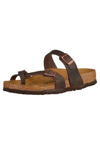 Brune lædersandal med to justerbare remme, en korkfodbed og en struktureret gummisål; har metalhardwaredetaljer.