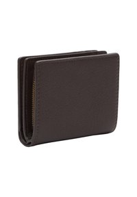 Portafoglio bifold in pelle di colore marrone scuro, con una tasca laterale con zip visibile, in posizione chiusa su uno sfondo bianco.
