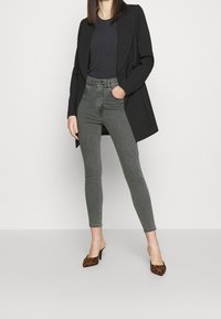 Levi's® Vaqueros pitillo - grey denim