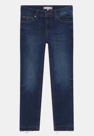 Mørkeblå slim-fit jeans med for- og baglommer, knaplukning og subtil falming på lår og knæ.