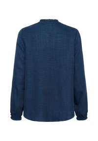 Bluza albastru închis cu mâneci lungi, guler cu volănașe, manșete adunate și țesătură texturată; concepută pentru o croială lejeră.