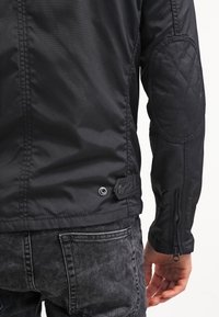 Pepe Jeans Allvädersjacka - black