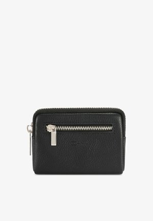 Czarny skórzany portfel o teksturowanej powierzchni, zamknięcie na zamek błyskawiczny, przednia kieszeń i srebrne akcenty metalowe. Kompaktowy, prostokątny kształt.