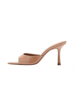 Natikači s peto - nude