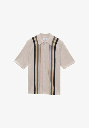 Korte mouwen overhemd met knoop in beige met verticale strepen in donkergroen, marineblauw, bruin en lichtblauw. Gemaakt van lichtgewicht stof.
