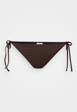 Hnědé bikiny s vázáním po stranách, trojúhelníkový tvar, vyrobené z hladké látky. Disponují minimalistickým designem bez vzorů nebo akcentů.