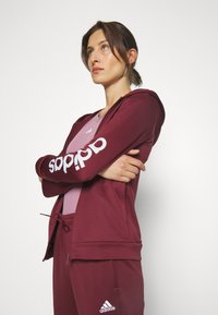 adidas Sportswear SET czerwony