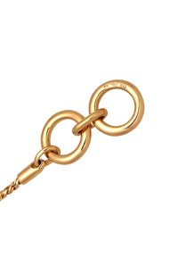 Goldfarbener Metalltoggleverschluss mit zwei ineinandergreifenden Kreisen, strukturiertem Oberflächen sowie präzisen Gravuren, die die Materialqualität und das Design kennzeichnen.