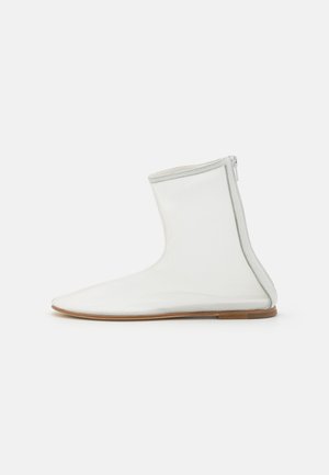 DEAR FRANCES BALLA BOOTIE - Støvletter - white