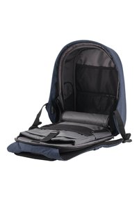 Sac à dos en tissu gris avec un extérieur bleu, zippé pour révéler un intérieur gris avec plusieurs poches et compartiments pour l'organisation.