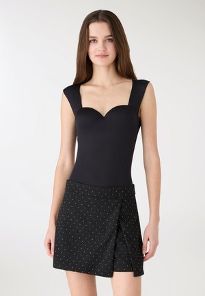 CON SCOLLO A CUORE CON COPPE - Top - nero