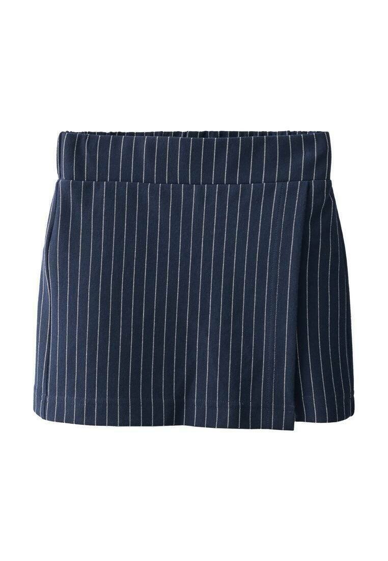 Mornarsko modra krila z belimi navpičnimi črtami, s prekrivnim dizajnom in ravnim pasom. Narejena iz gladkega materiala z lahkotno teksturo.