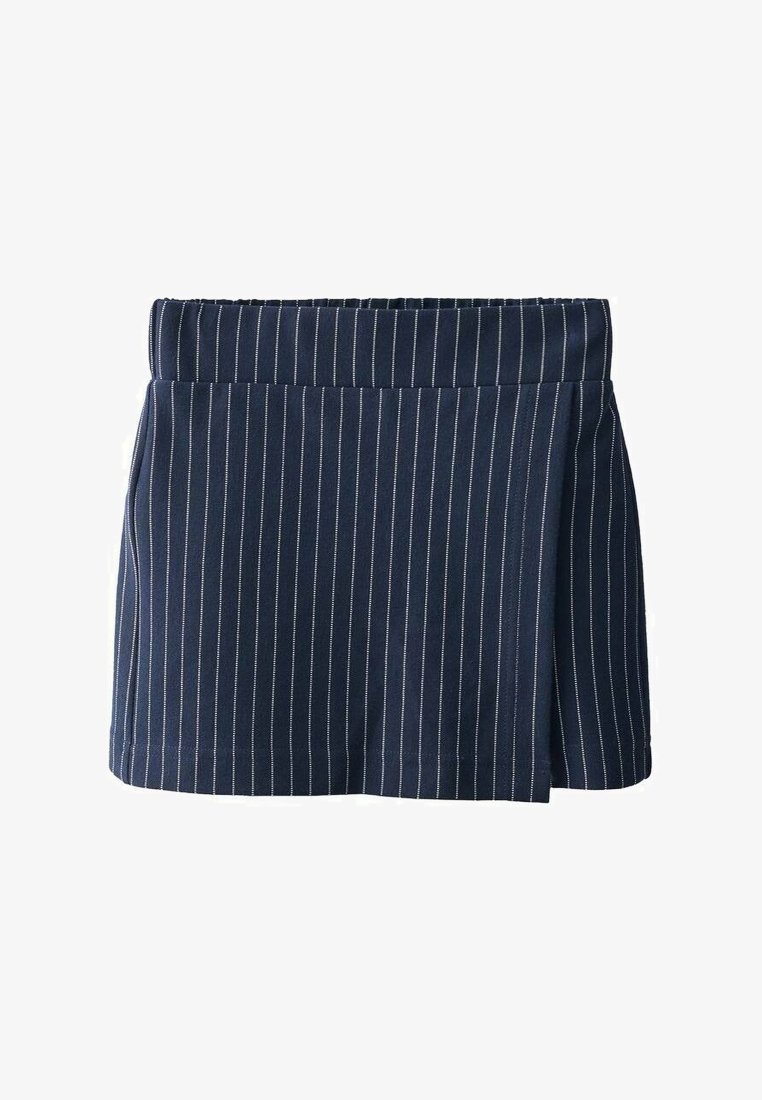 Mornarsko modra krila z belimi navpičnimi črtami, s prekrivnim dizajnom in ravnim pasom. Narejena iz gladkega materiala z lahkotno teksturo.