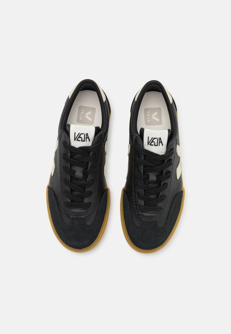 Veja - Volley Canvas in White and Black