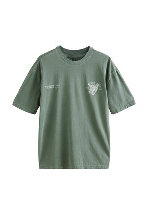 Olivegrünes Baumwoll-T-Shirt mit rundem Halsausschnitt, kurzen Ärmeln und weißem gedrucktem Text sowie Grafik auf der Vorderseite. Lässige, lockere Passform.