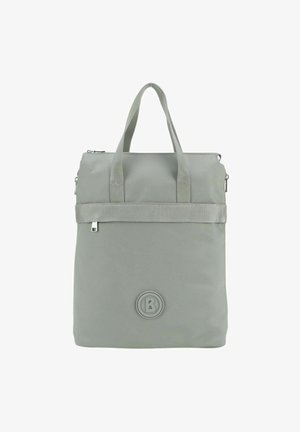 Sac à dos en nylon gris avec des poignées doubles, une fermeture éclair sur le dessus et des détails de sangle horizontale. Caractérisé par un logo circulaire à l'avant. Texture lisse.