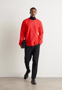 BOSS RARTIC - Džemperis - open red