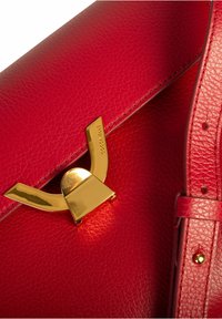 Coccinelle DEW MEDIUM - Borsa a mano - sangria