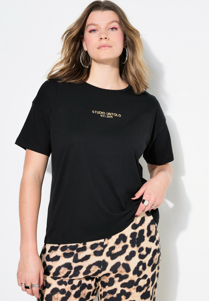 Studio Untold - T-shirt z nadrukiem