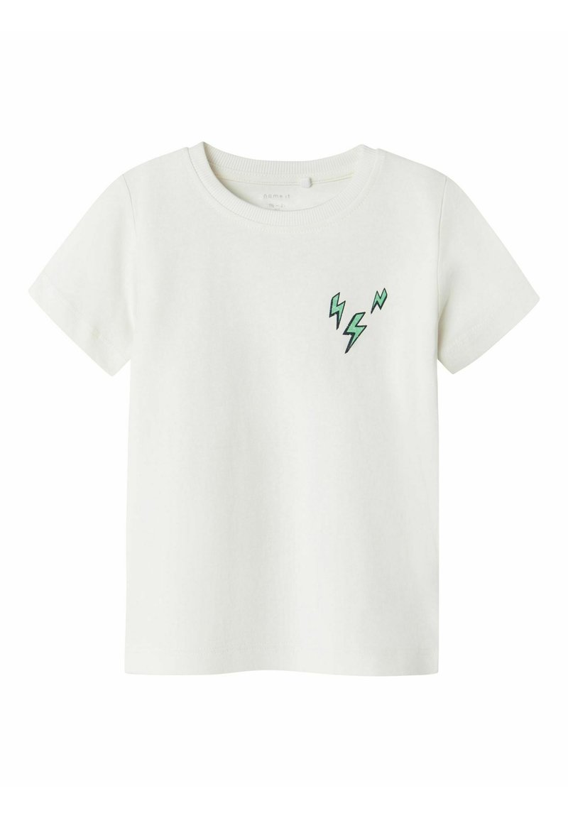 T-shirt bianco in cotone a maniche corte, con un motivo a zig-zag verde nella zona sinistra del petto. Texture liscia, scollo rotondo.