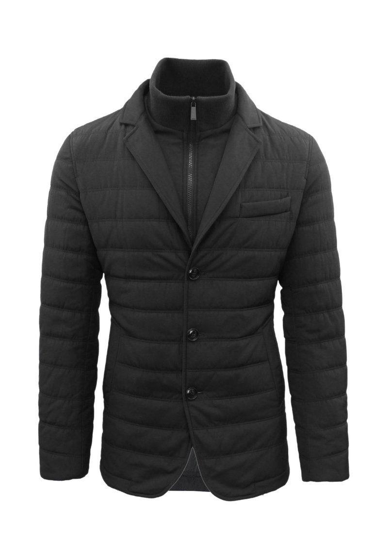 Giacca trapuntata nera con collo alto, dotata di chiusura frontale con zip e tre bottoni, realizzata in materiale liscio con un design strutturato.