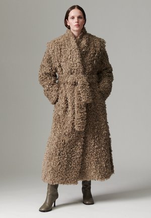DAY Birger et Mikkelsen, OTIS FURRY - Зимно палто - walnut
