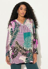 Blusa a maniche lunghe con un vivace motivo floreale astratto in viola, verde e rosa, dotata di scollo a V e design morbido.