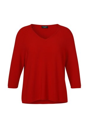Roter V-Ausschnitt Strickpullover mit dreiviertel Ärmeln und leicht ausgestelltem Saum, dargestellt vor weißem Hintergrund.