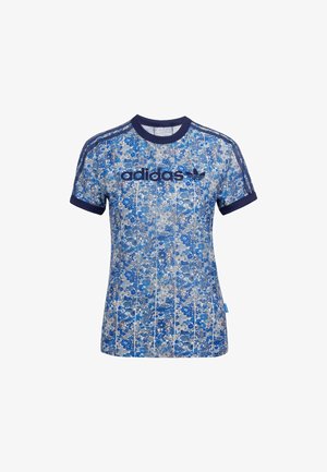 T-shirt de sport à motif floral bleu avec des manches courtes, un col rond et des accents côtelés navy. Présente le logo "adidas" en bleu foncé.