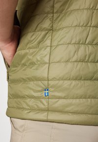 Fjällräven EXPEDITION X-LÄTT VEST M - Brezrokavnik - green