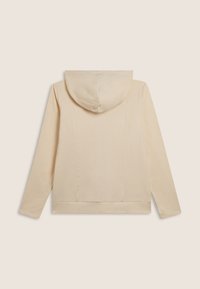 Felpa beige a maniche lunghe distesa, con cuciture posteriori visibili e cappuccio, su uno sfondo beige abbinato.