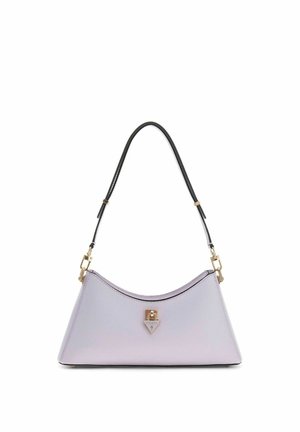 Sac à main trapèze lavande avec bandoulière noire, ferrures dorées et fermeture avant en forme de triangle avec logo Guess.