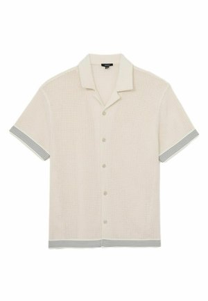 Béžová pletená košeľa s krátkym rukávom, zapínanie na gombíky, s kempovým golierom, prúžkované lemovanie na manžetách a okraji, textúrovaný vzor po celej ploche.