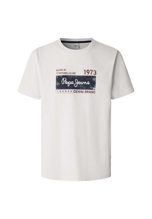 Weißes T-Shirt mit kurzen Ärmeln, bedruckt mit dem "Pepe Jeans"-Logo, dem Text "Born in Portobello Rd 1973" und "London Denim Brand" in roter und schwarzer Schrift.
