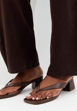 New Look TOE POST BLOCK HEEL - Teensandalen - dark brown