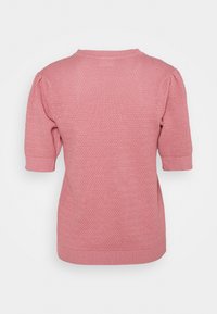 Rosa stickad tröja med korta puffärmar, texturerad tyg, ribbade muddar och nederkant. Har en rund halsringning och en solid färgdesign.