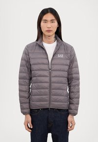 EA7 Emporio Armani TRAIN CORE JACKET - Casaco de penas - volcanic glass