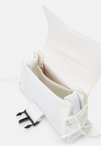 Steve Madden BDIEGO - Rankinė - White