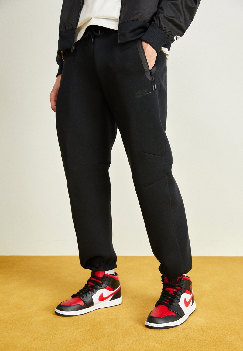 Nike Sportswear TECH FLEECE OPEN HEM PANT - Träningsbyxor - black