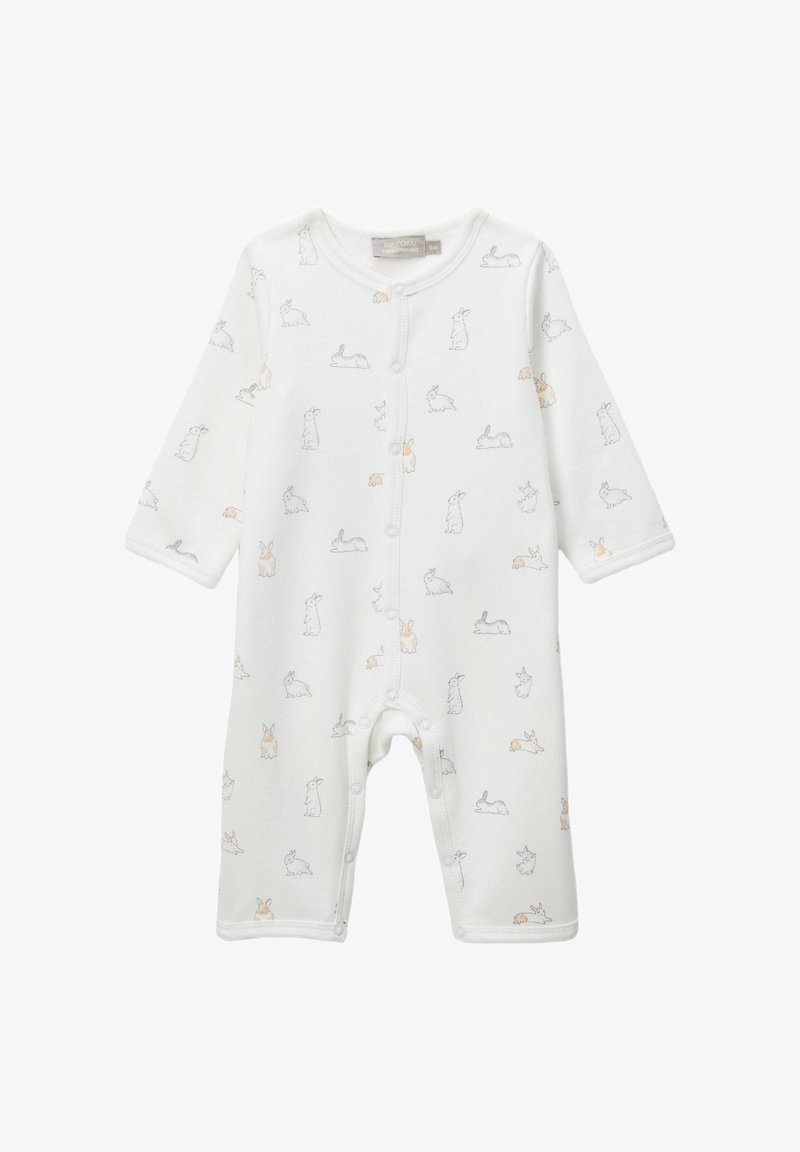 Barboteuse blanche à manches longues pour bébé avec de légères imprimés de lapins gris et orange clair. Comprend des boutonnières sur le devant et au niveau des jambes.