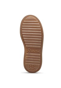 Semelle de chaussure en caoutchouc marron avec des rainures horizontales, bout arrondi et marquage en relief "Naturino 25 BE COLORS" près du talon.